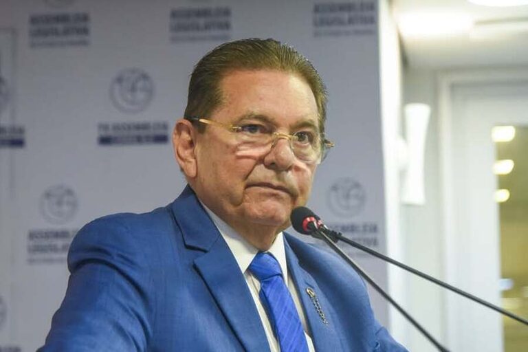 Adriano Galdino critica visita de Flávio Bolsonaro e Romeu Zema ao São João de Campina Grande