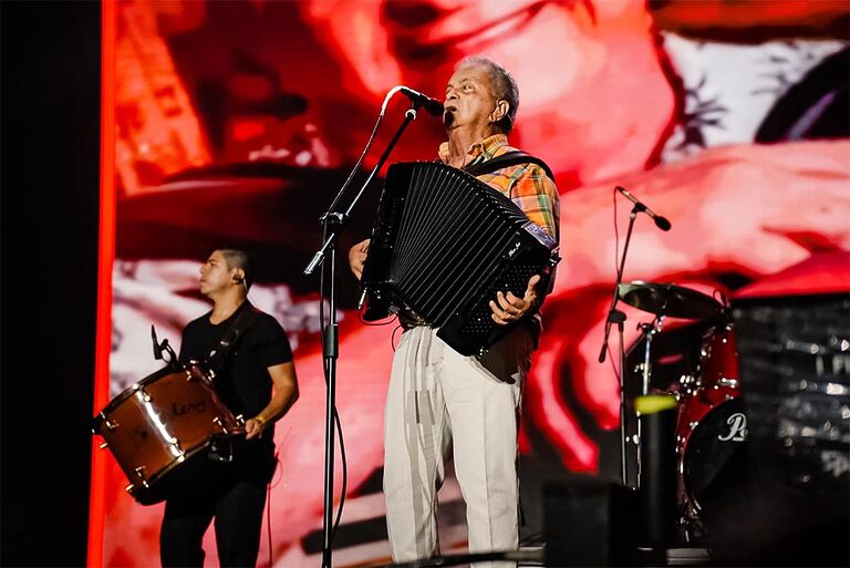 cachês disparam e Flávio José ´rompe´ com a festa na Bahia