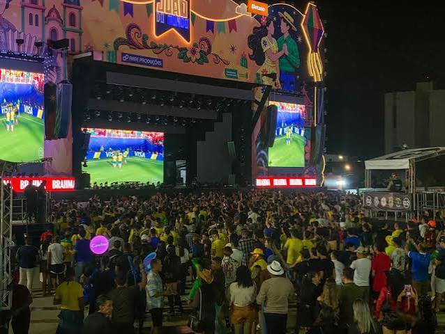 Primeiro jogo do Brasil agita Parque do Povo