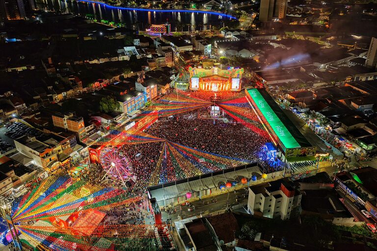 Maior São João do Mundo tem mais uma noite de shows no Parque do Povo