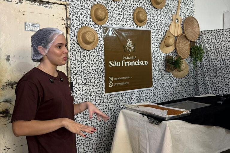 Saiba como é feita a preparação d’O Maior Bolo de Milho do Mundo