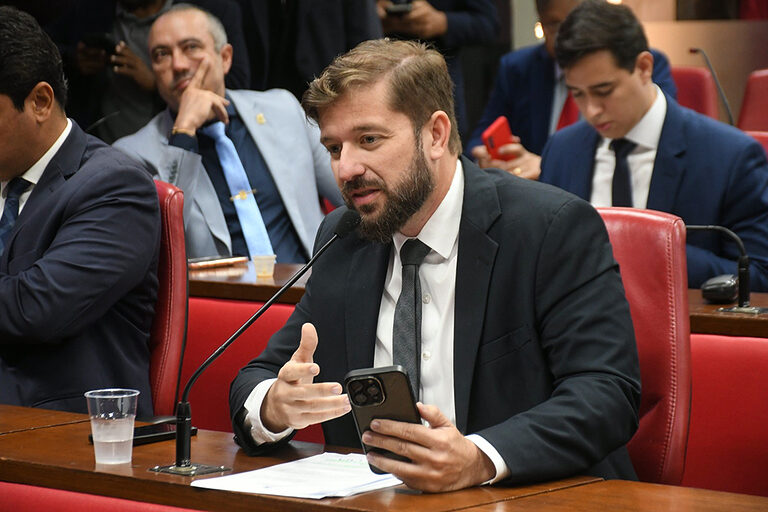 Vereador comemora decisão da Justiça que manteve carreata para recepcionar Flávio Bolsonaro